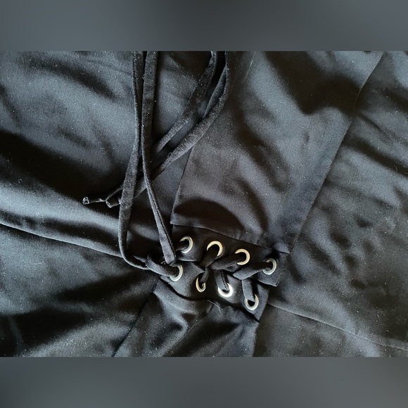 TWO FOR ONE! Dynamite Sleeveless Faux Corset Top Black and White (Size Large) - Picture 2 of 5